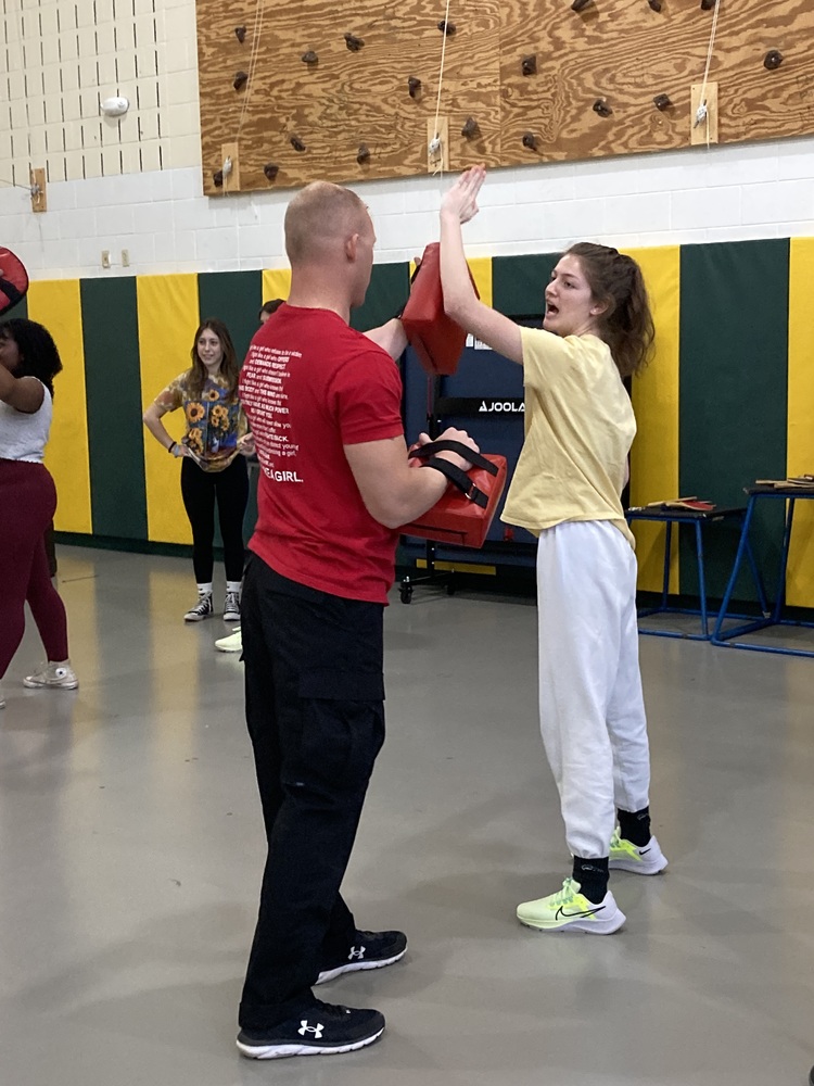 RCS students join local law enforcement in R.A.D. training